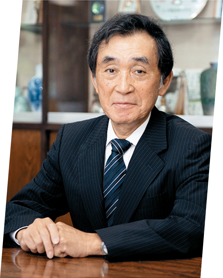 スーツ姿の男性